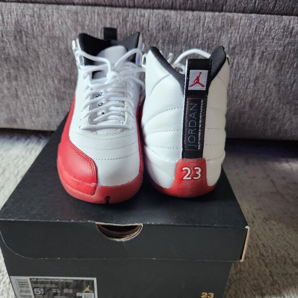 Air Jordan 12 Retro - Picture 4 of 7